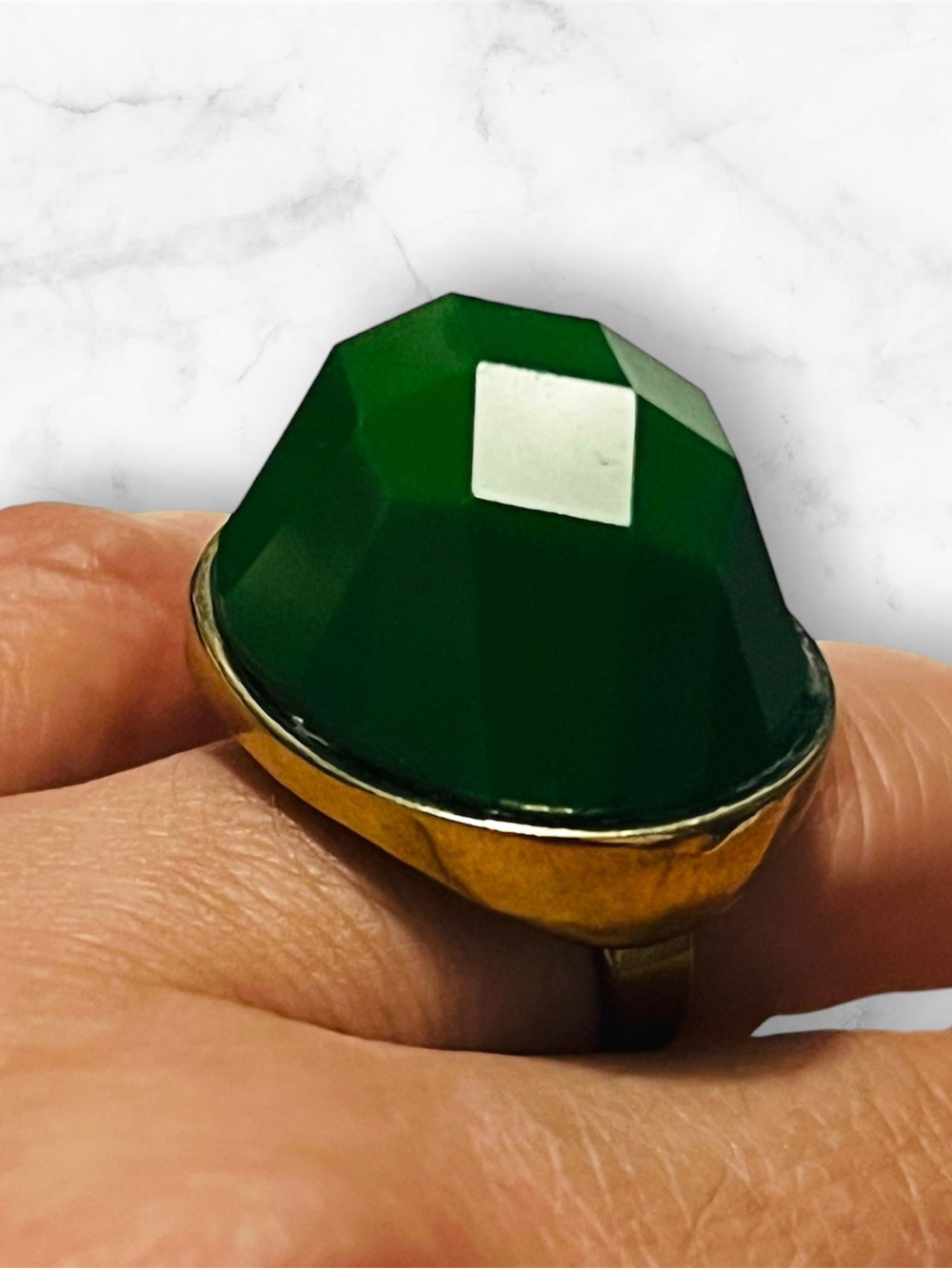 Emerald Green Vintage Faceted Acrylic Statement Ring with Gold-Tone Band
